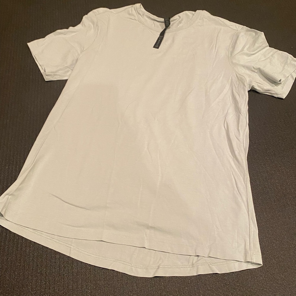 Men’s light blue LuLulemon workout tee!